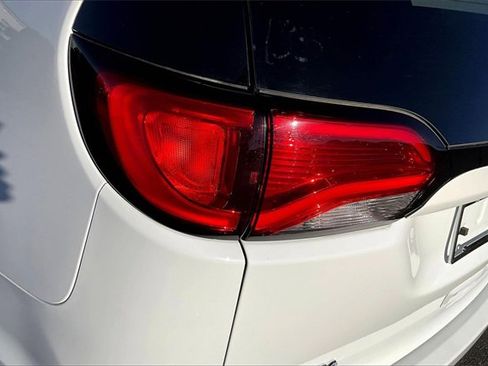 Used 2017 Chrysler Pacifica Touring Plus image 32