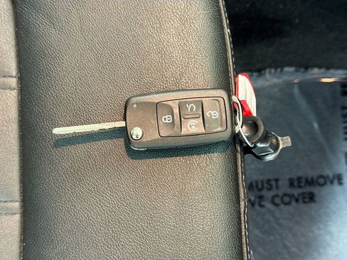 Used 2022 Volkswagen Passat 2.0T image 41