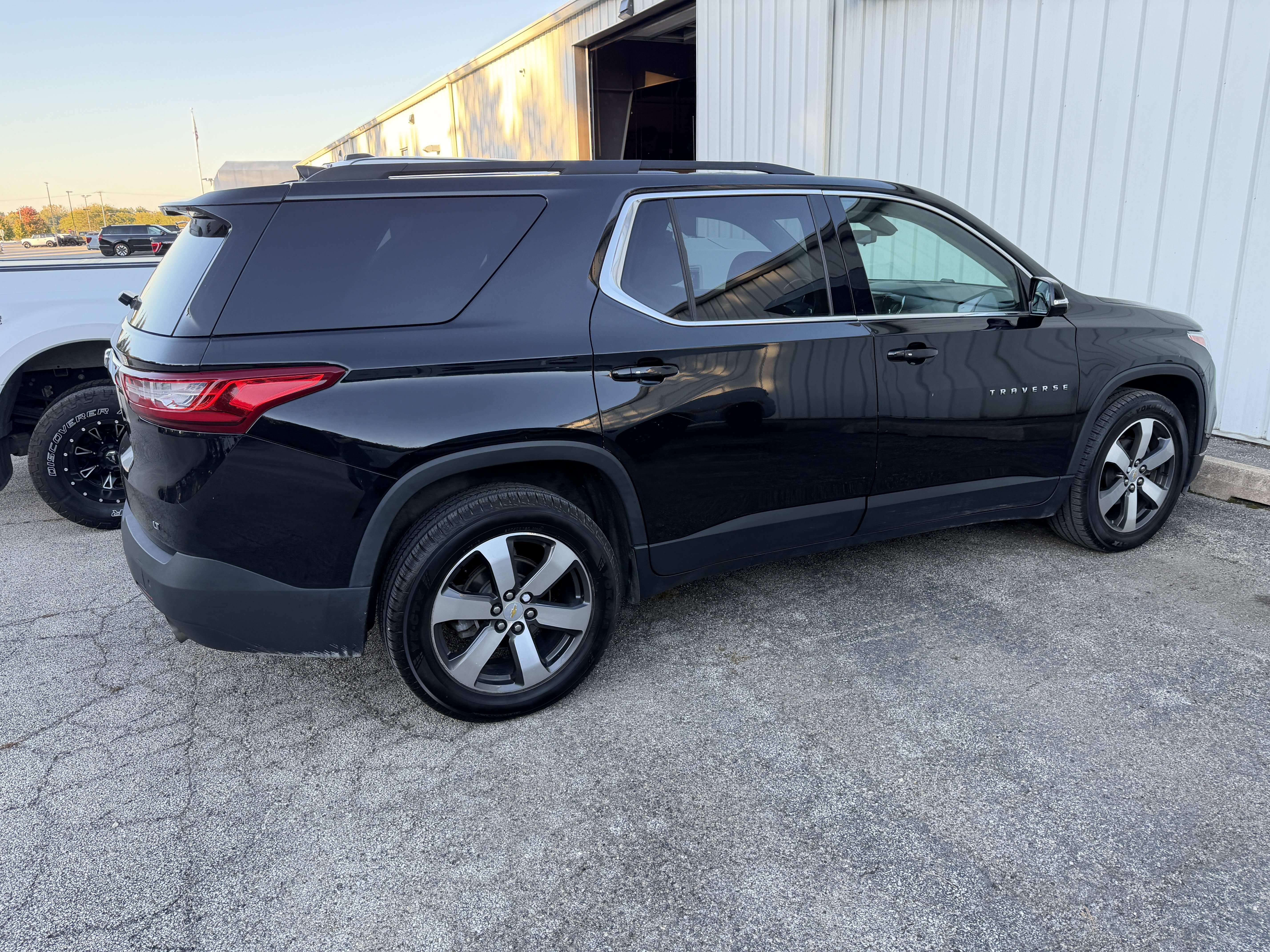 Used 2020 Chevrolet Traverse LT w/ LT Premium Package AWD/4WD image 14