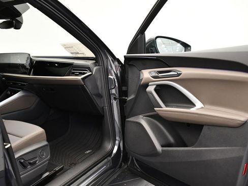 Used 2025 Audi Q5 Premium w/ Convenience Package image 45