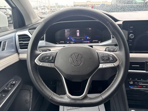 Used 2025 Volkswagen Taos SE AWD/4WD image 24