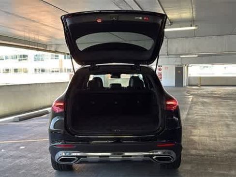 Used 2025 Mercedes-Benz GLC 300 4MATIC image 9