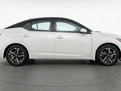 Used 2025 Nissan Sentra SV image 11