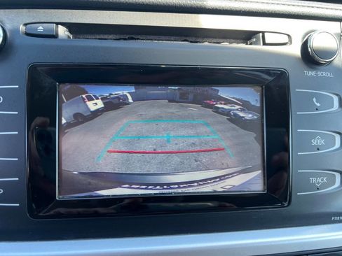 Used 2019 Toyota Highlander LE image 21