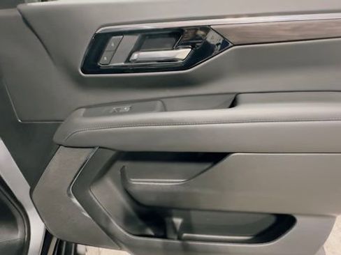 Used 2025 Chevrolet Tahoe LT image 41
