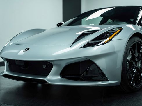 New 2026 Lotus Emira SE image 8