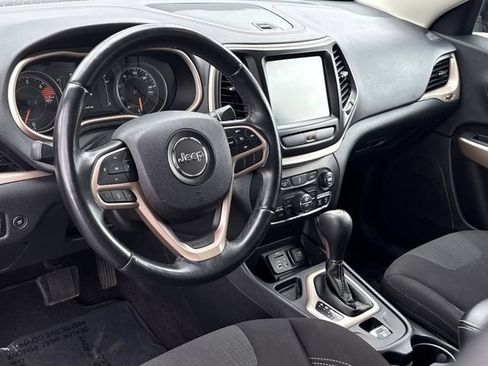 Used 2017 Jeep Cherokee Latitude w/ Comfort/Convenience Group FWD image 26