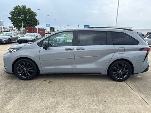 Certified 2025 Toyota Sienna XSE w/ XSE Plus Package FWD image 5