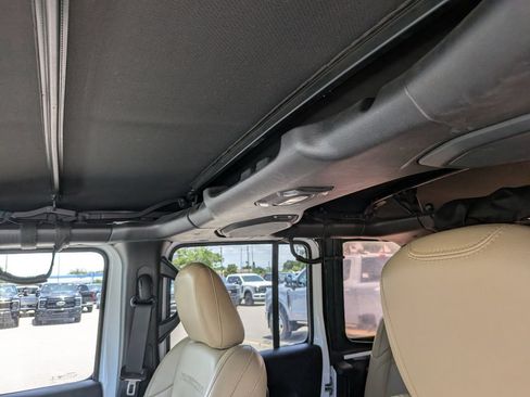Used 2018 Jeep Wrangler Unlimited Rubicon AWD/4WD image 23