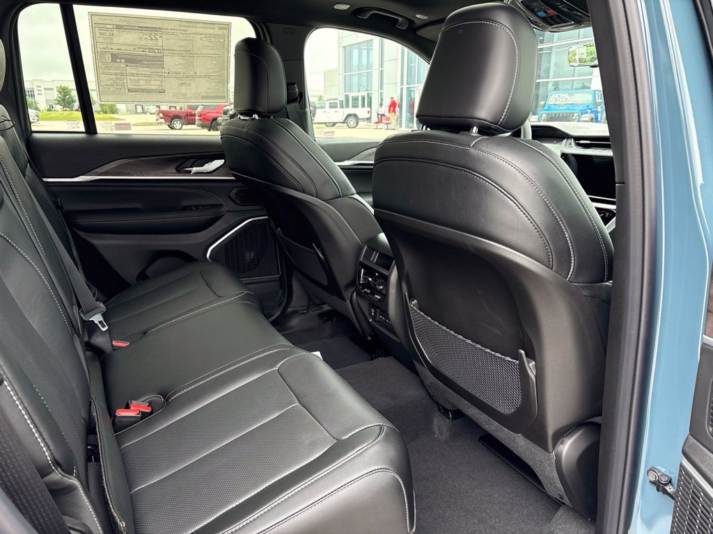 New 2026 Jeep Grand Cherokee Limited AWD/4WD image 13