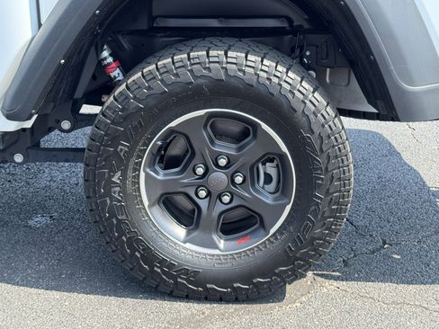Used 2022 Jeep Gladiator Rubicon w/ Cold Weather Group image 39