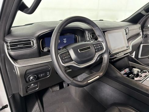 Used 2024 Jeep Wagoneer Series II w/ Flexible Seating Group AWD/4WD image 8