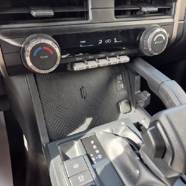 Used 2025 Toyota 4Runner SR5 AWD/4WD image 21