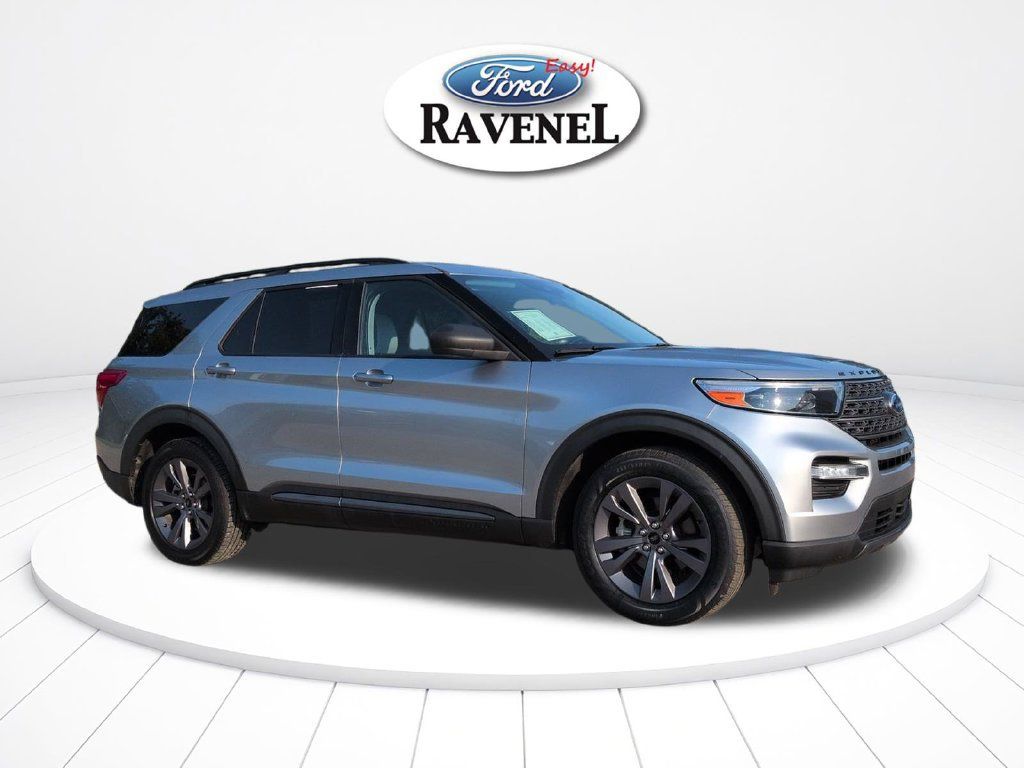Used 2021 Ford Explorer XLT w/ Equipment Group 202A RWD image 2