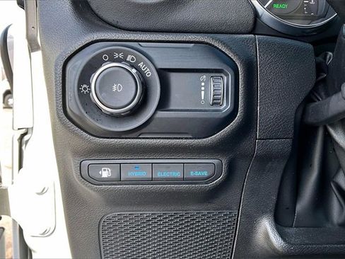 Used 2023 Jeep Wrangler Unlimited Sahara image 15