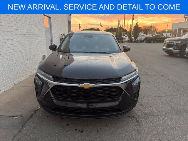 Used 2024 Chevrolet Trax LS w/ LS Convenience Package FWD image 3