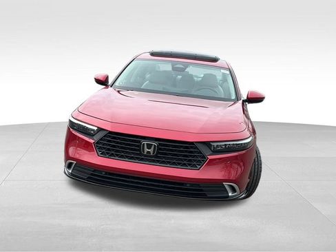 Used 2023 Honda Accord Touring image 2