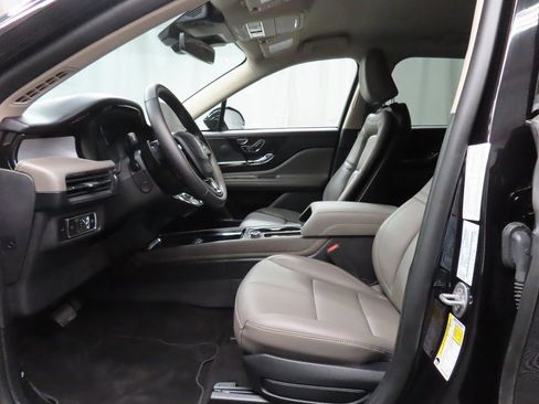 Used 2025 Lincoln Corsair Premiere w/ Jet Appearance Package image 9