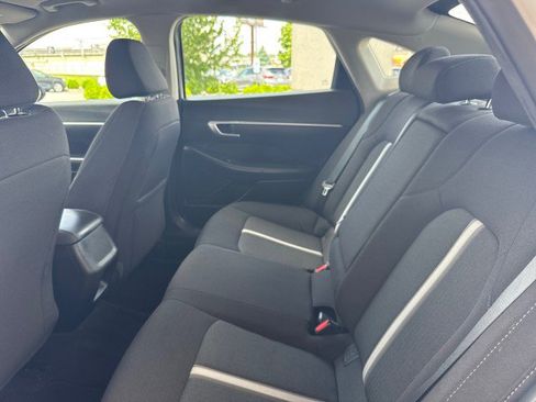 Used 2022 Hyundai Sonata SEL w/ Preferred Accessory Package image 6