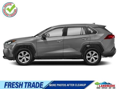 Used 2021 Toyota RAV4 LE image 1