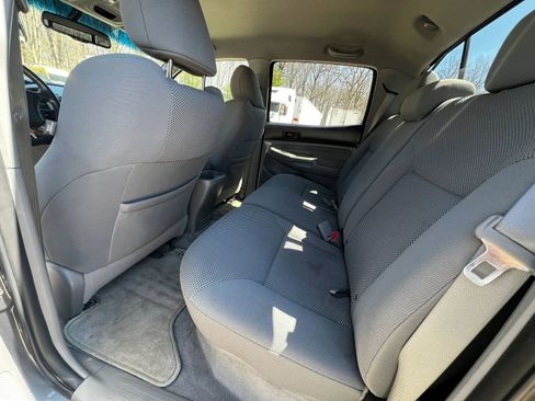 Used 2011 Toyota Tacoma 4x4 Double Cab w/ TRD Sport Pkg image 10