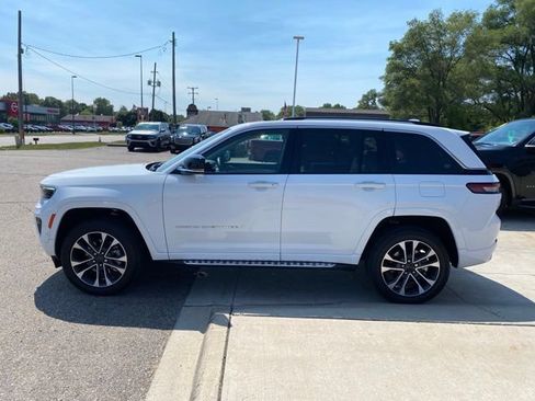 Used 2022 Jeep Grand Cherokee Overland w/ Adv Protech Group III AWD/4WD image 10