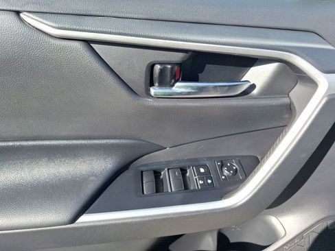 Used 2021 Toyota RAV4 XLE image 17