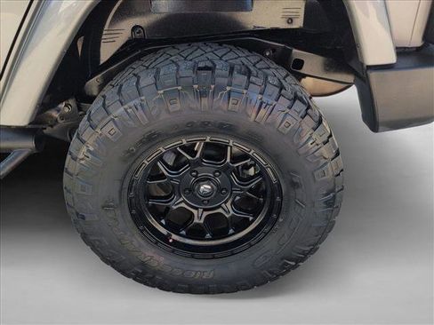 Used 2018 Jeep Wrangler Unlimited Sahara image 20