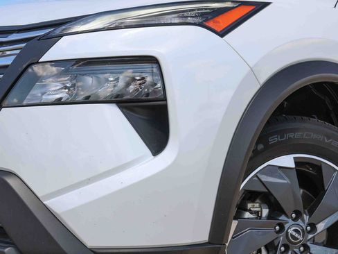 Used 2025 Nissan Rogue SV AWD/4WD image 11