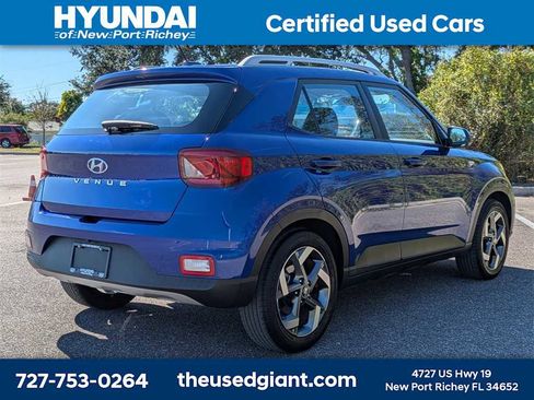 Certified 2023 Hyundai Venue Limited w/ Cargo Package image 5