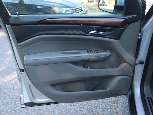 Used 2011 Cadillac SRX Luxury image 7