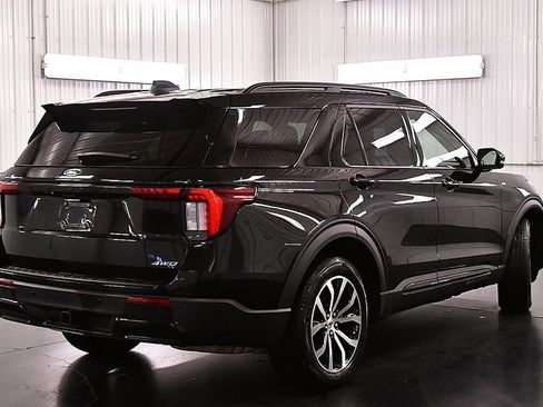 Used 2025 Ford Explorer ST-Line image 7