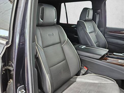 Used 2023 Cadillac Escalade Premium Luxury AWD/4WD image 18