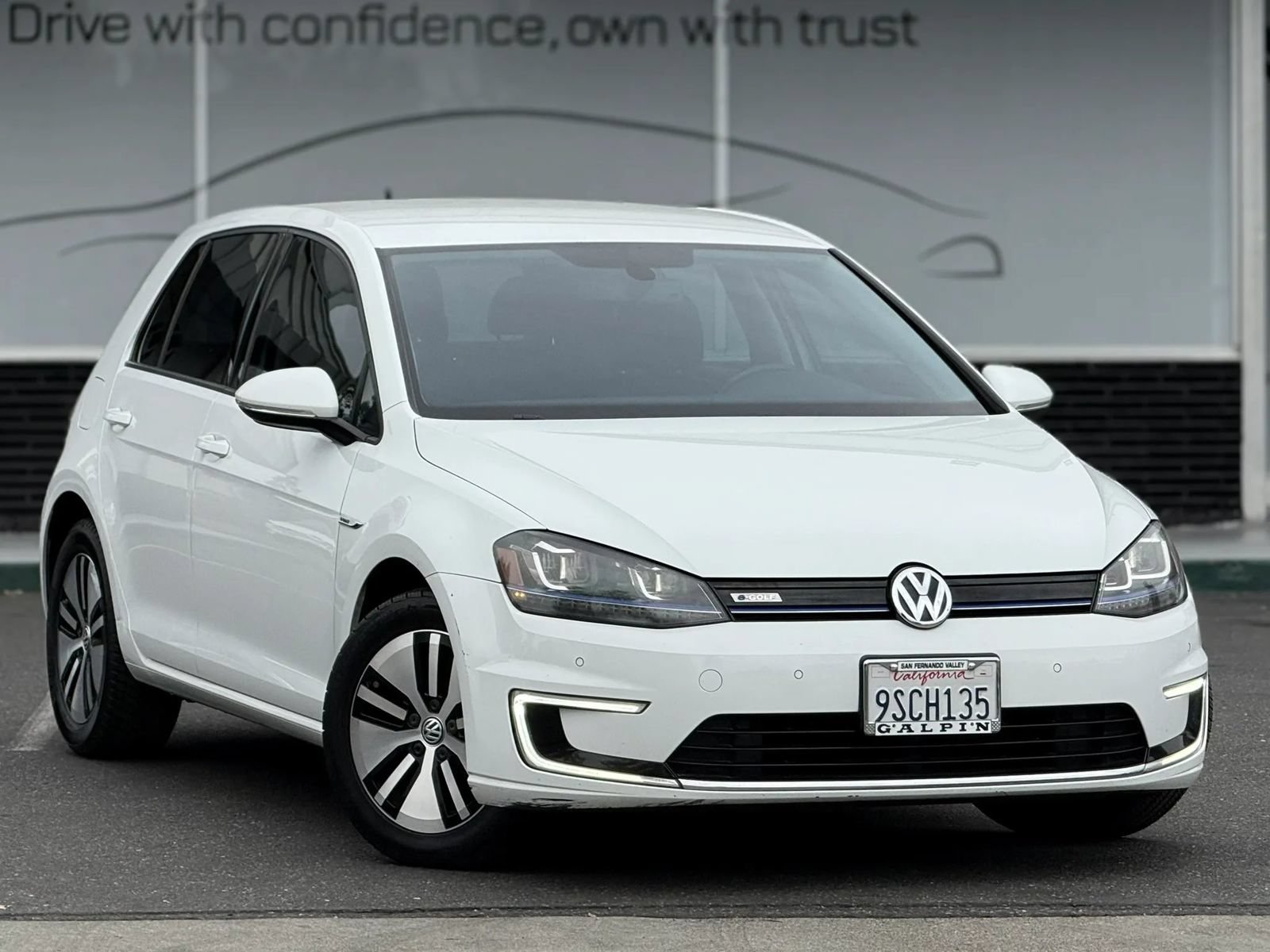 Used 2015 Volkswagen e-Golf SEL Premium FWD image 3