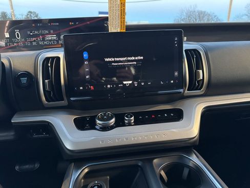 New 2025 Ford Expedition Active image 16