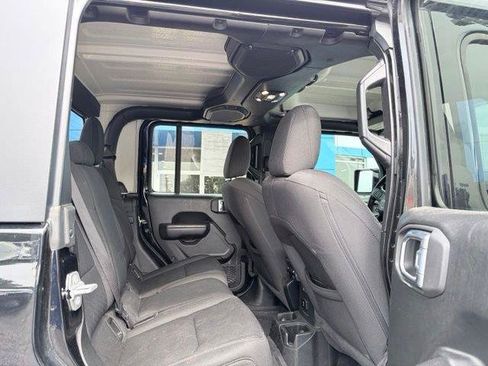 Used 2022 Jeep Gladiator Sport AWD/4WD image 12