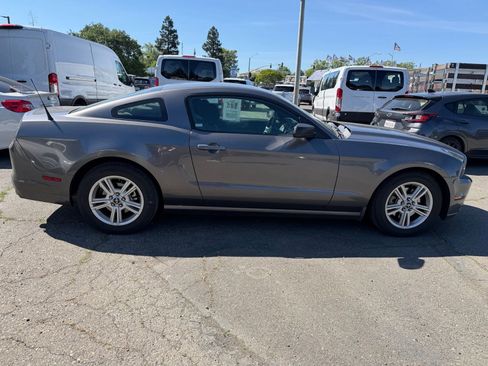 Used 2013 Ford Mustang Coupe image 6