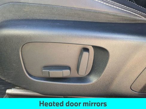 Used 2018 Land Rover Range Rover Velar R-Dynamic SE image 17