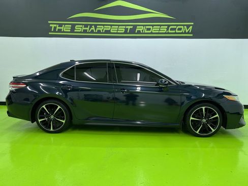 Used 2020 Toyota Camry XSE FWD image 11
