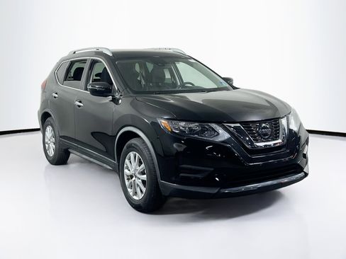 Used 2019 Nissan Rogue SV image 3