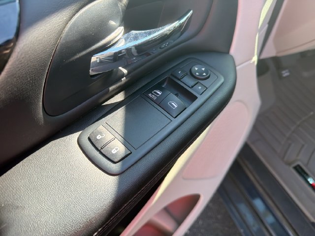 Used 2014 Dodge Grand Caravan SE w/ Quick Order Package 29E SE FWD image 13