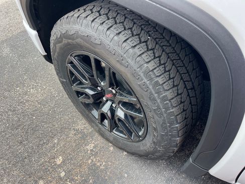 Used 2025 GMC Sierra 1500 Elevation RWD image 3