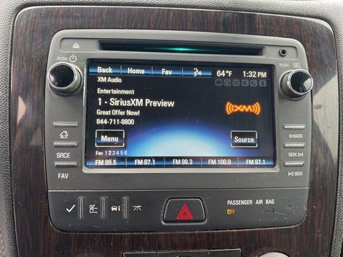 Used 2017 Chevrolet Traverse LT w/ Style and Technology Package image 17