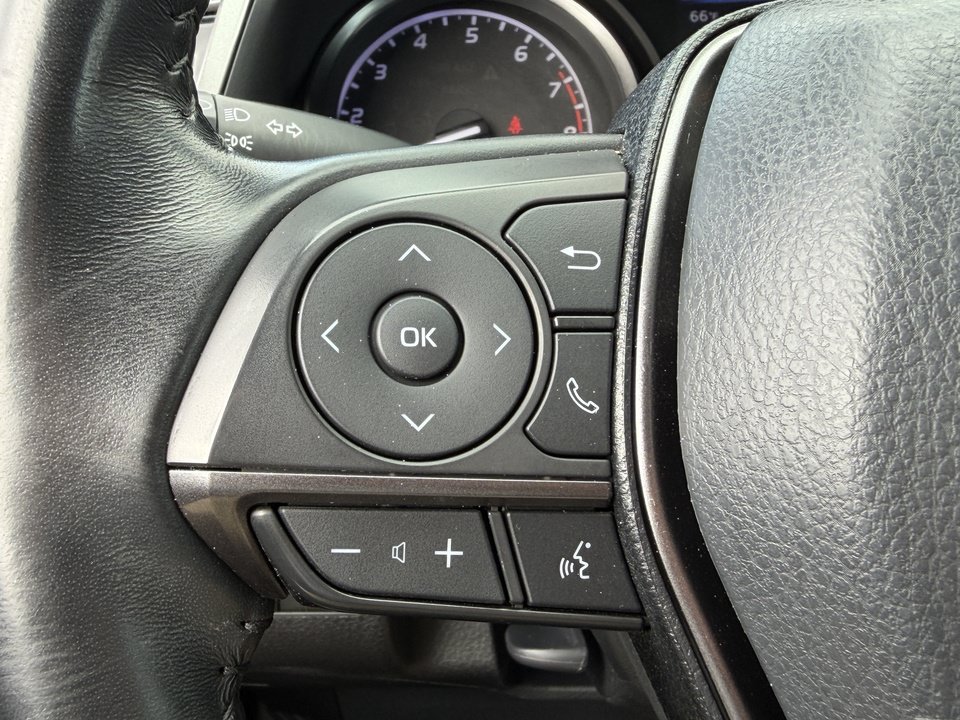 Used 2022 Toyota Camry SE FWD image 12