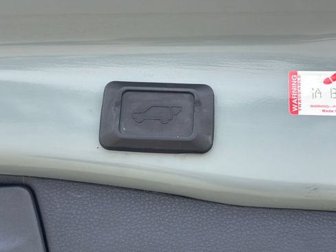 Used 2021 Toyota RAV4 XLE w/ Convenience Package AWD/4WD image 6