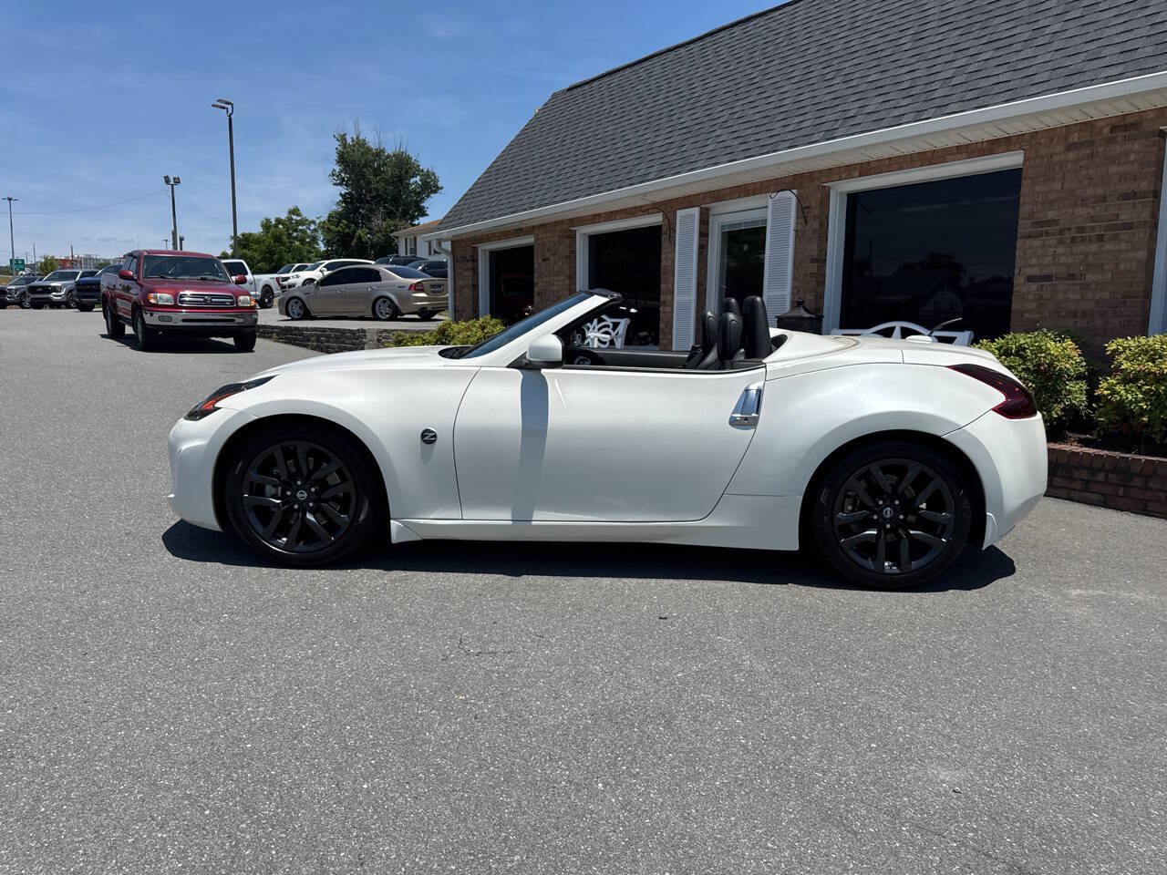 Used 2015 Nissan 370Z Touring RWD image 11