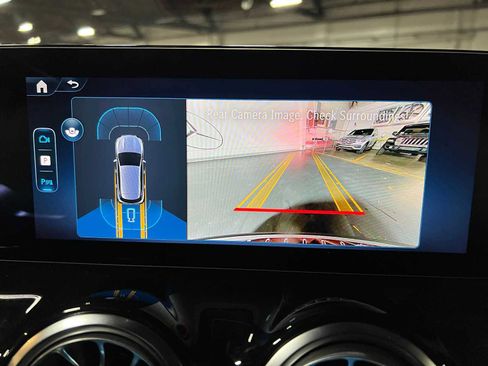 Used 2025 Mercedes-Benz GLA 250 4MATIC image 40