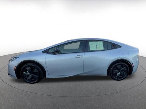 Used 2025 Toyota Prius LE image 9