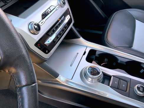 Used 2022 Ford Explorer XLT w/ Equipment Group 202A image 16