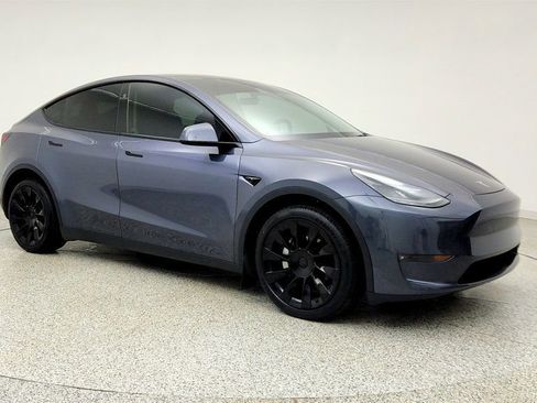 Used 2023 Tesla Model Y Long Range AWD/4WD image 3